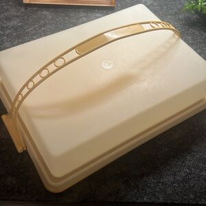 11x15 seems Exc condition Vintage sheet cake carrier with handle!!!  TUPPERWARE